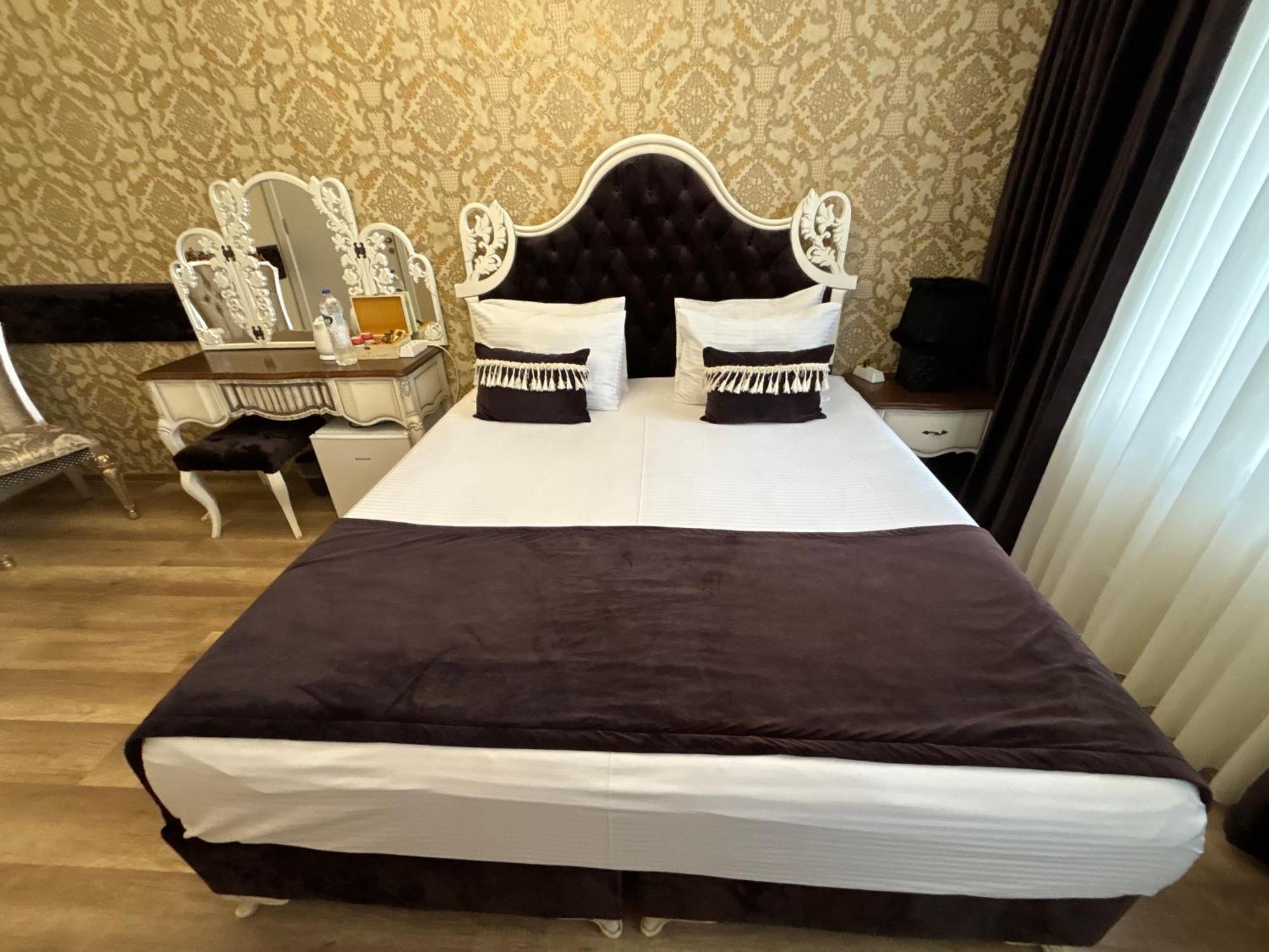 Otantik Shumen Hotel ภายนอก รูปภาพ